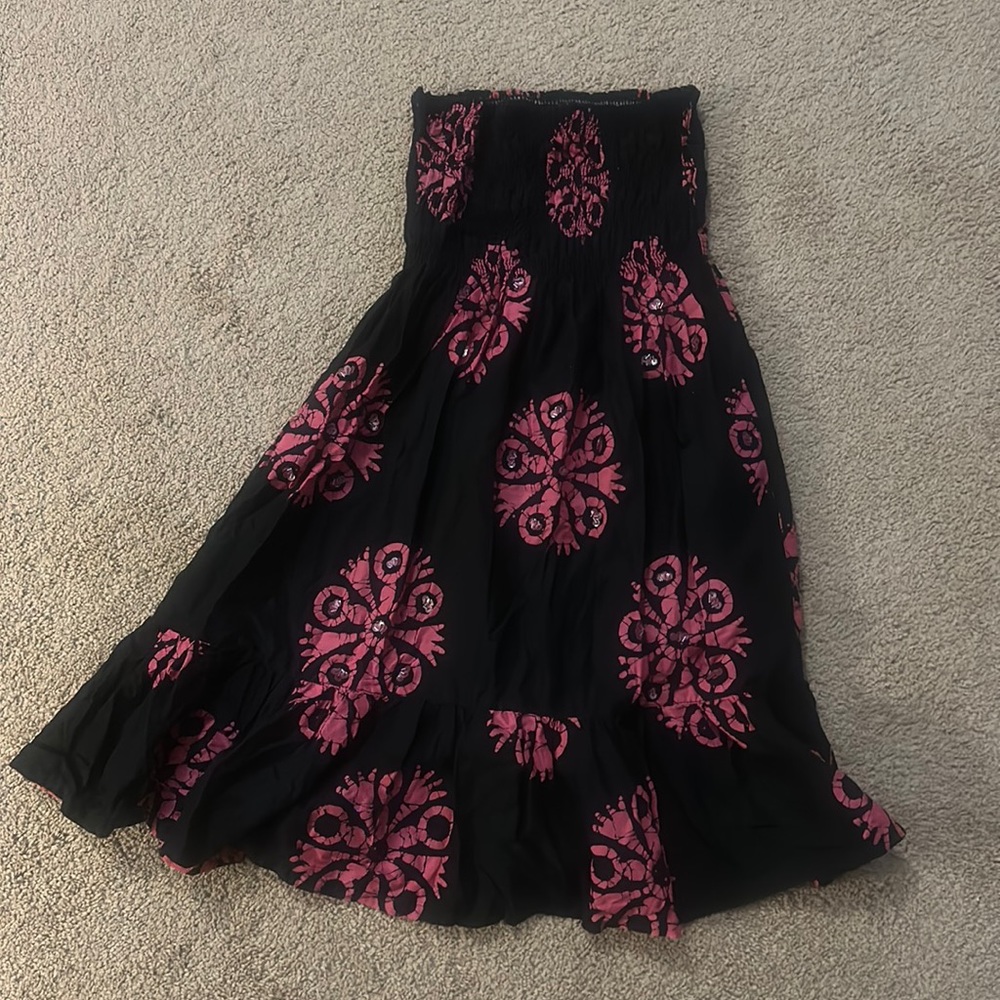 Strapless smocked dress 🖤💖👗